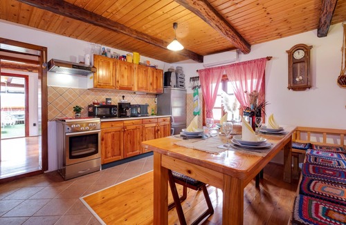 Kraljevec Sesvetski House | Beautiful home in Hrascina with sauna