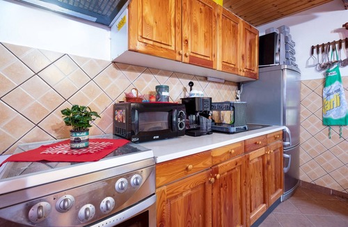 Kraljevec Sesvetski House | Beautiful home in Hrascina with sauna