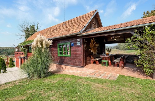 Kraljevec Sesvetski House | Beautiful home in Hrascina with sauna
