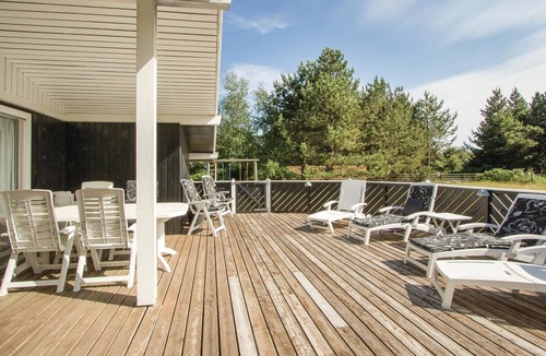 Ristinge House | Beautiful home in Humble with WiFi
