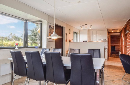 Ristinge House | Beautiful home in Humble with WiFi