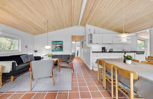 Ristinge House | Beautiful home in Humble with kitchen