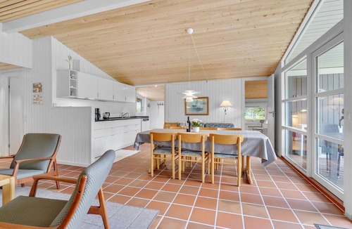 Ristinge House | Beautiful home in Humble with kitchen