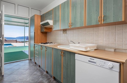 Ika House | Beautiful home in Ika