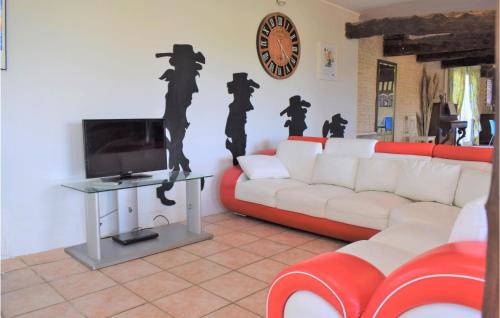 Janville House | Beautiful Home In Janville With Wifi