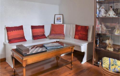 Janville House | Beautiful Home In Janville With Wifi