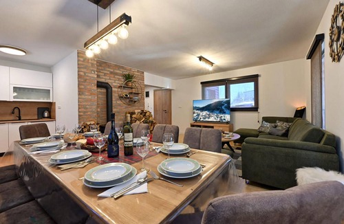 Jasenak House | Beautiful home in Jasenak with WiFi