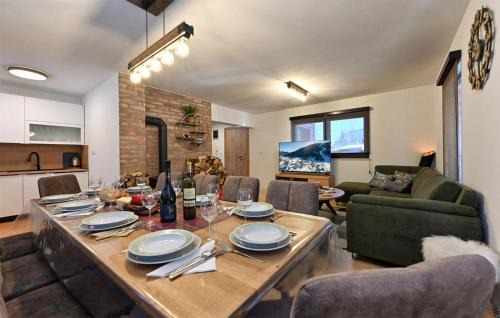 Jasenak House | Beautiful Home In Jasenak With Wifi