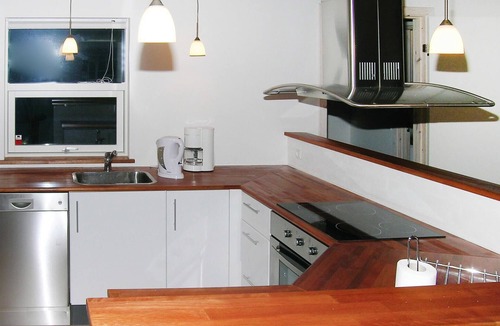 Bratten Strand House | Beautiful home in Jerup with sauna