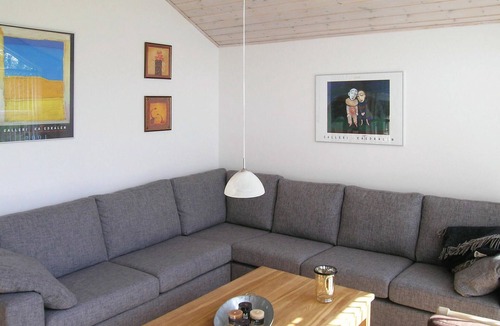 Bratten Strand House | Beautiful home in Jerup with sauna