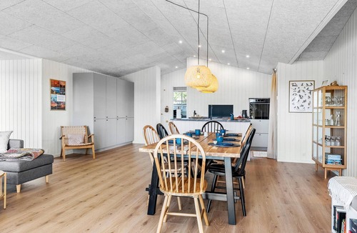 Bratten Strand House | Beautiful home in Jerup with sauna