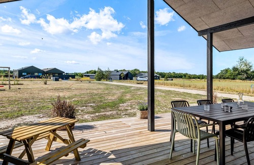 Bratten Strand House | Beautiful home in Jerup with sauna