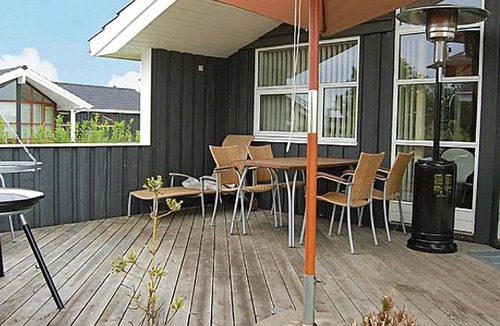 Pøt Strandby House | Beautiful home in Juelsminde with sauna