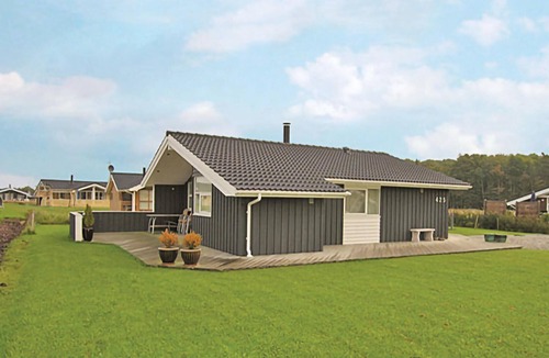 Pøt Strandby House | Beautiful home in Juelsminde with sauna
