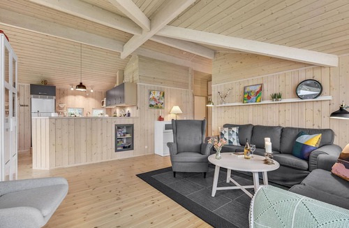 Pøt Strandby House | Beautiful home in Juelsminde with sauna