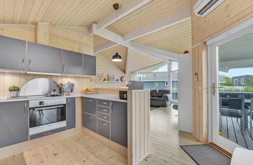 Pøt Strandby House | Beautiful home in Juelsminde with sauna