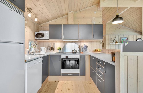 Pøt Strandby House | Beautiful home in Juelsminde with sauna