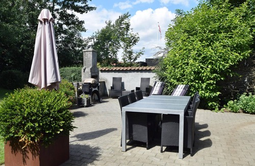 Juelsminde House | Beautiful home in Juelsminde with WiFi
