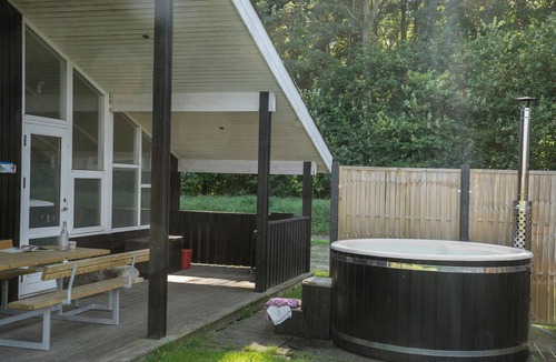 Pøt Strandby House | Beautiful home in Juelsminde with sauna
