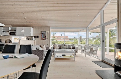 Pøt Strandby House | Beautiful home in Juelsminde with sauna