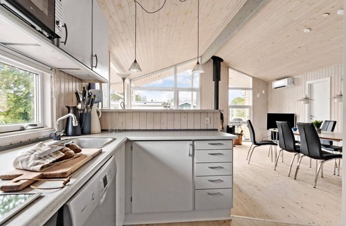 Pøt Strandby House | Beautiful home in Juelsminde with sauna