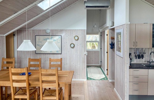 Juelsminde House | Beautiful home in Juelsminde with WiFi