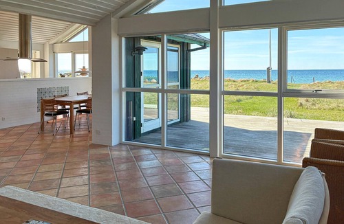 Juelsminde House | Beautiful home in Juelsminde with WiFi
