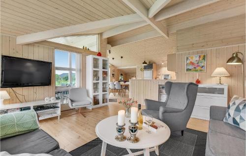 Pøt Strandby House | Beautiful Home In Juelsminde With Sauna