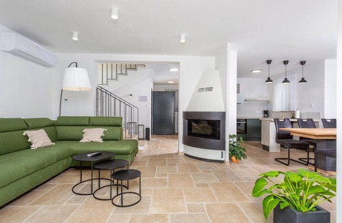 Mucici House | Beautiful home in Jurdani
