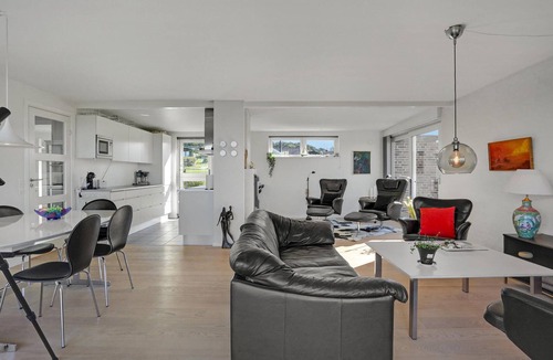 Skødshoved Strand House | Beautiful home in Knebel with WiFi