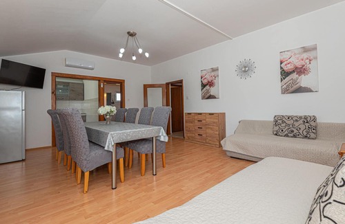 Sibenik House | Beautiful home in Konjevrate