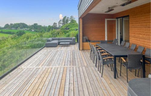 Hjarbæk House | Beautiful Home In Løgstrup With Sauna