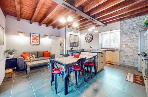 La Douze House | Beautiful home in La Douze with WiFi