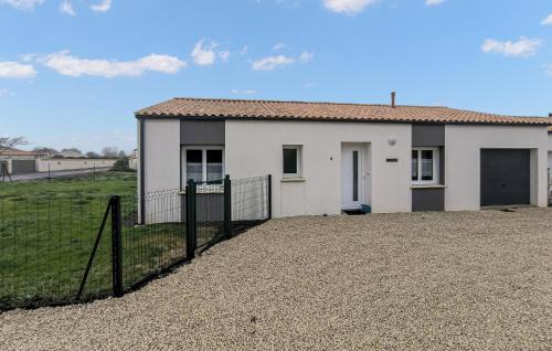La Jonchere House | Beautiful Home In La Jonchere