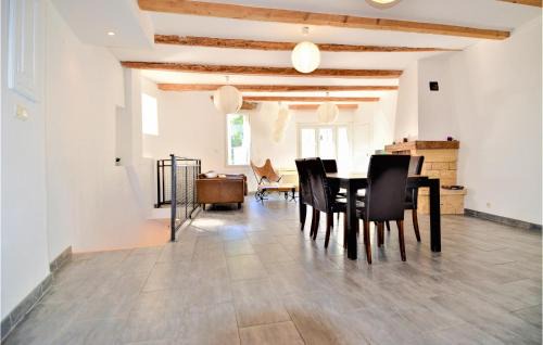 Laudun House | Beautiful Home In Laudun-L'ardoise With Wifi