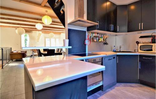 Laudun House | Beautiful Home In Laudun-L'ardoise With Wifi