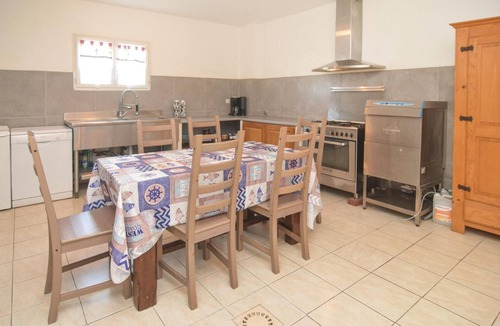 Le Sambuc House | Beautiful home in Le Sambuc with WiFi