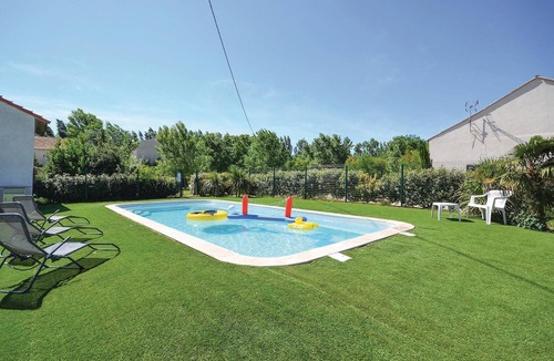 Le Sambuc House | Beautiful home in Le Sambuc with WiFi