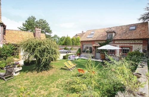Les Damps House | Beautiful home in Les Damps with WiFi