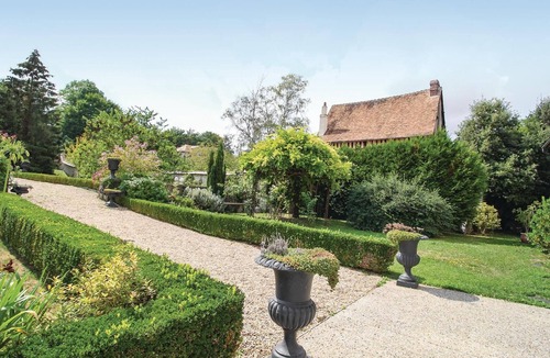Les Damps House | Beautiful home in Les Damps with WiFi