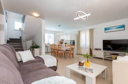 Loborika House | Beautiful home in Loborika