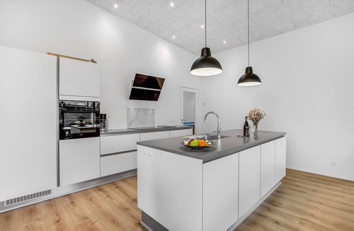 Hjarbæk House | Beautiful home in Løgstrup with sauna
