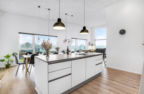 Hjarbæk House | Beautiful home in Løgstrup with sauna