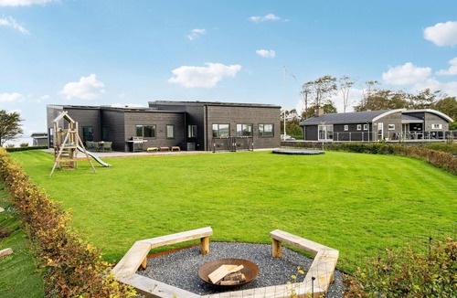 Hjarbæk House | Beautiful home in Løgstrup with sauna