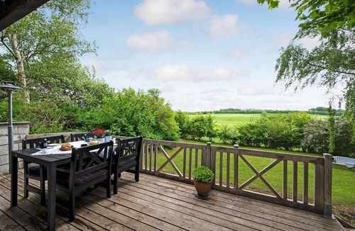 Hjarbæk House | Beautiful home in Løgstrup with WiFi