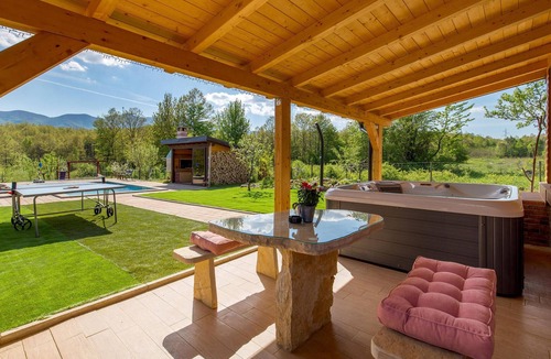 Lovinac House | Beautiful home in Lovinac with sauna