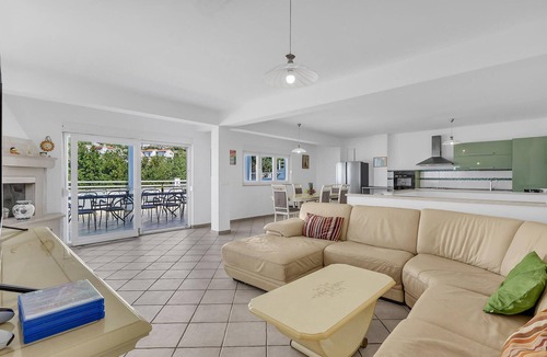 Makarska House | Beautiful home in Makarska with WiFi