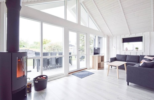 Ajstrup House | Beautiful home in Malling with WiFi