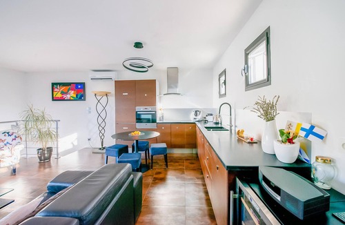 8th Arrondissement House | Beautiful home in Marseille with house sea view