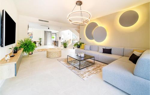 Marina House | Beautiful Home In Marina With Sauna